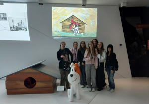 Zwiedzanie wystawy w EC1.